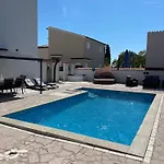 Villa Hasani *