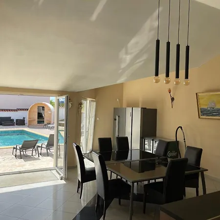 Villa Hasani Valtura