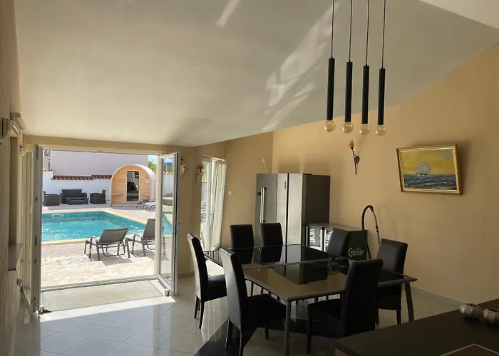 Villa Hasani Valtura