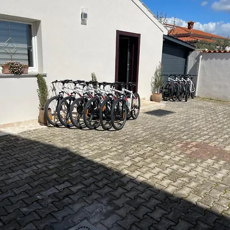 Villa Hasani Valtura