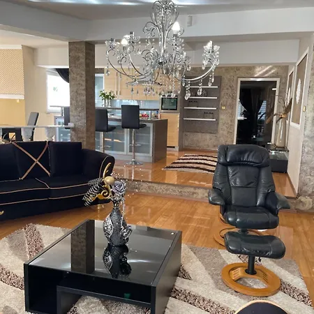 Hasani Villa Valtura