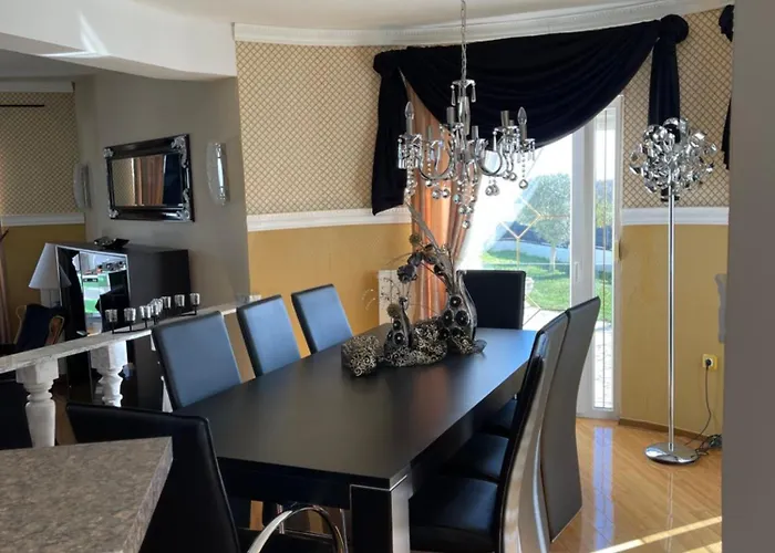 Hasani Villa Valtura